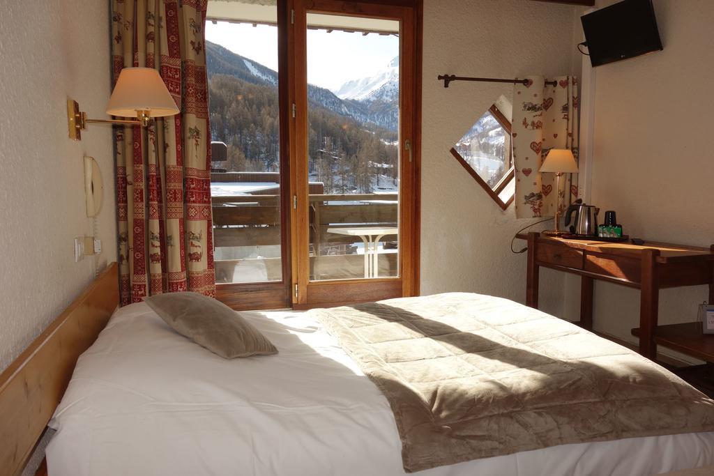 Hotel L'Escale Blanche Les Orres Room photo